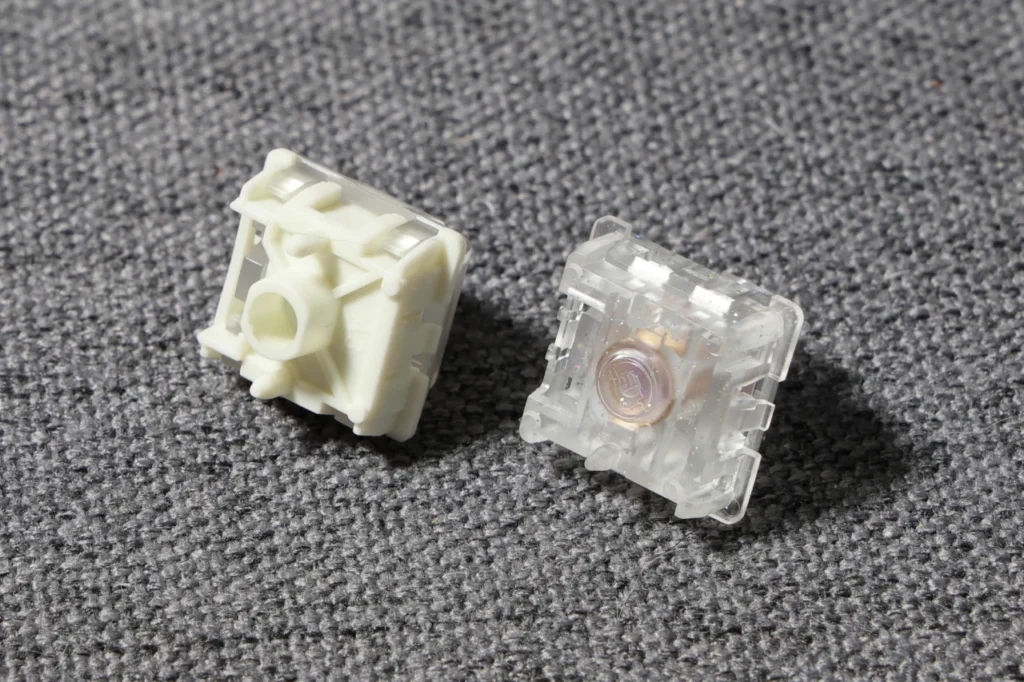 Endgame Gear KB65HEの良いところと気になる点をレビュー。CNCアルミボディの安定感、ラピッドトリガーのゲーム別使用感、HEスイッチの互換性問題を実体験つきで解説。