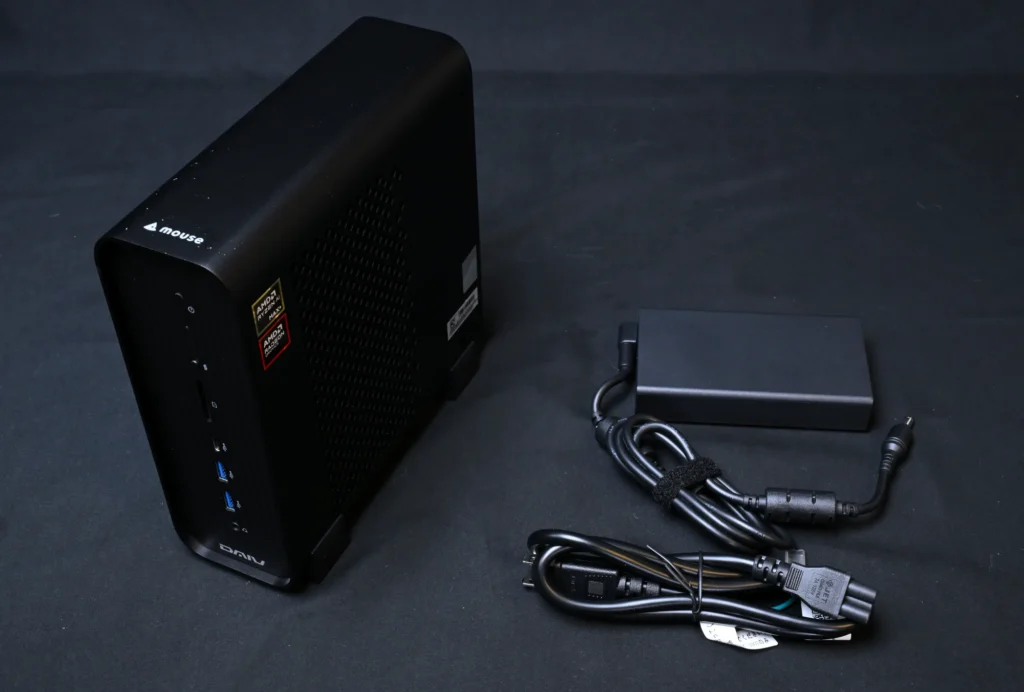 DAIV CX-A9A60 の本体と ACアダプタ、電源コード